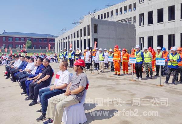 集体观看警示教育片1